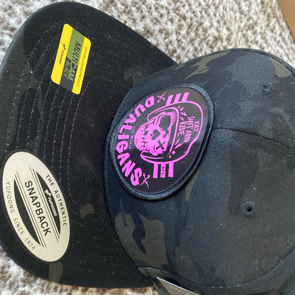 NEW Dualigans Hat - Never Worn! Camo…